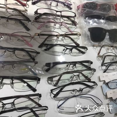 眼亮眼鏡店 上海購物新地標，為您呈現(xiàn)頂配超薄鏡片的專業(yè)之選